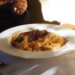 Hirschschnitzel mit Preiselbeersoße und Spätzle
